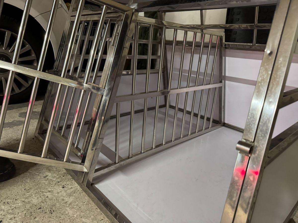 Cages, transport & sécurité: Hundebox – D'occasion à Basel par Caveli 9