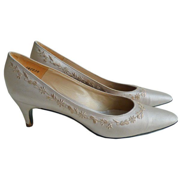 Escarpins Charles Jourdan En Soie Taupe - Pointure 37 EU/7 US - Talon Moyen Bout Pointé - OCCASION