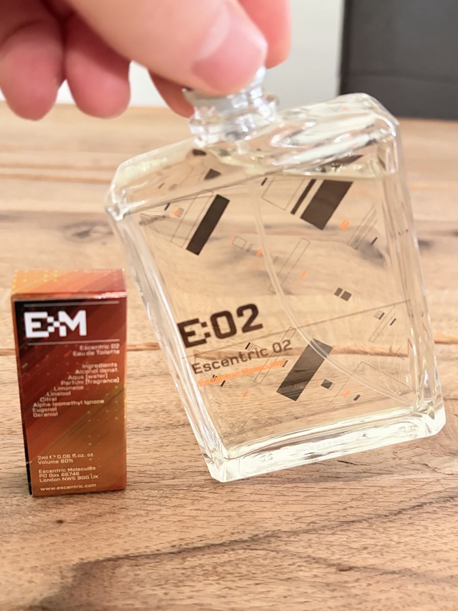 Profumi & Eau de Toilette: Escentric Molecules E02 Eau de Toilette 100ml – Nuovo (secondo la descrizione) da Riehen venduto da VB_CH85 1
