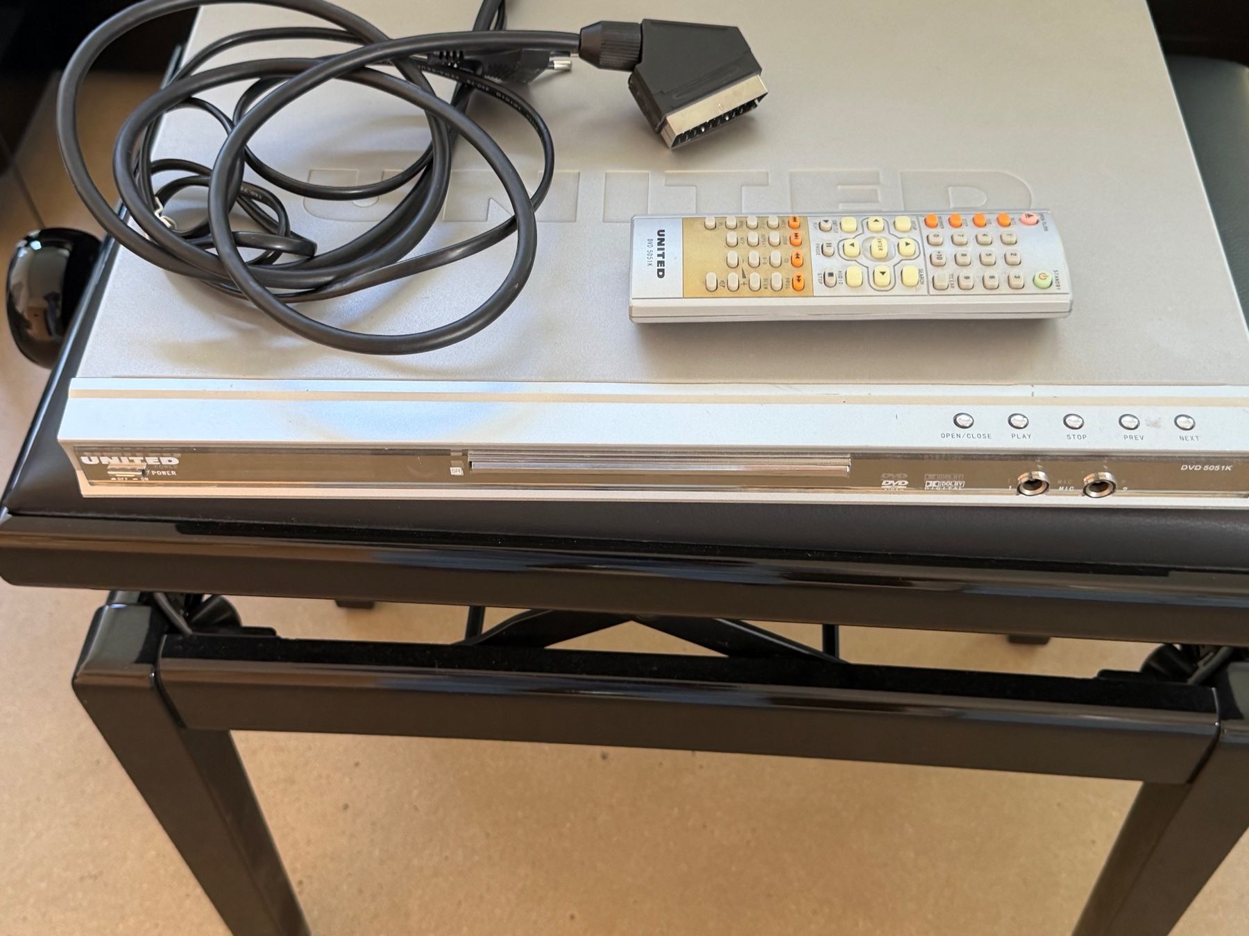 CDs: CD player United – Gebraucht aus Bottmingen von Caius2