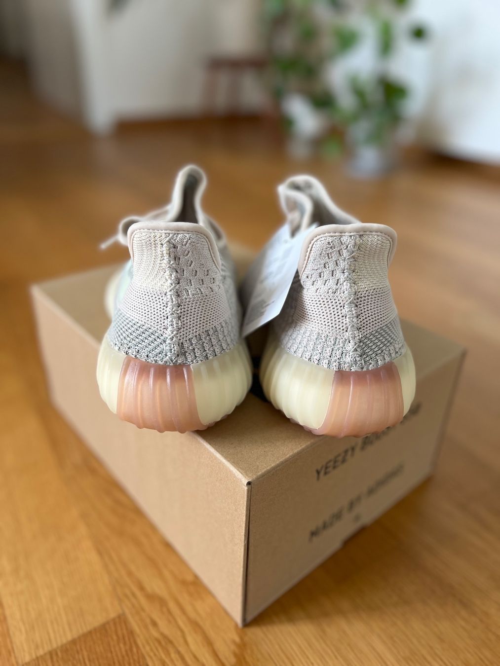 Adidas Scarpe da uomo: YEEZY BOOST 350 v2 citrin (Gr.42) – Nuovo e nell'imballaggio originale da Winterthur venduto da clinius 2
