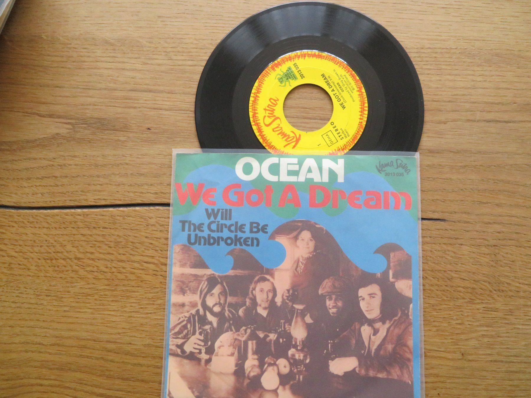 Dischi in vinile: Ocean - We Got A Dream / Will The Circle - Single 7" – Nuovo (secondo la descrizione) da Zürich venduto da max_cp5f