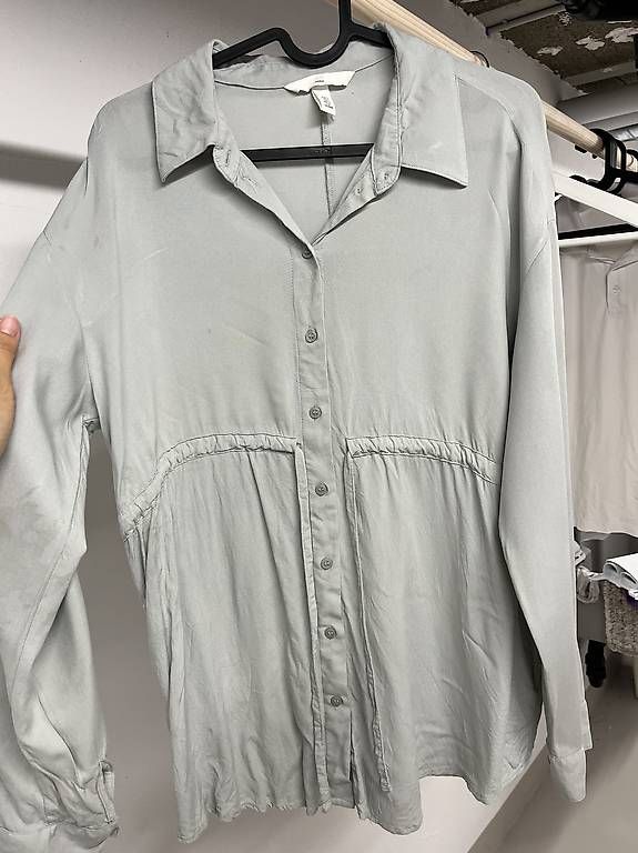H&M Chemisiers: Umstandsbluse salbeigrün – D'occasion à Freienwil par Eggice2994