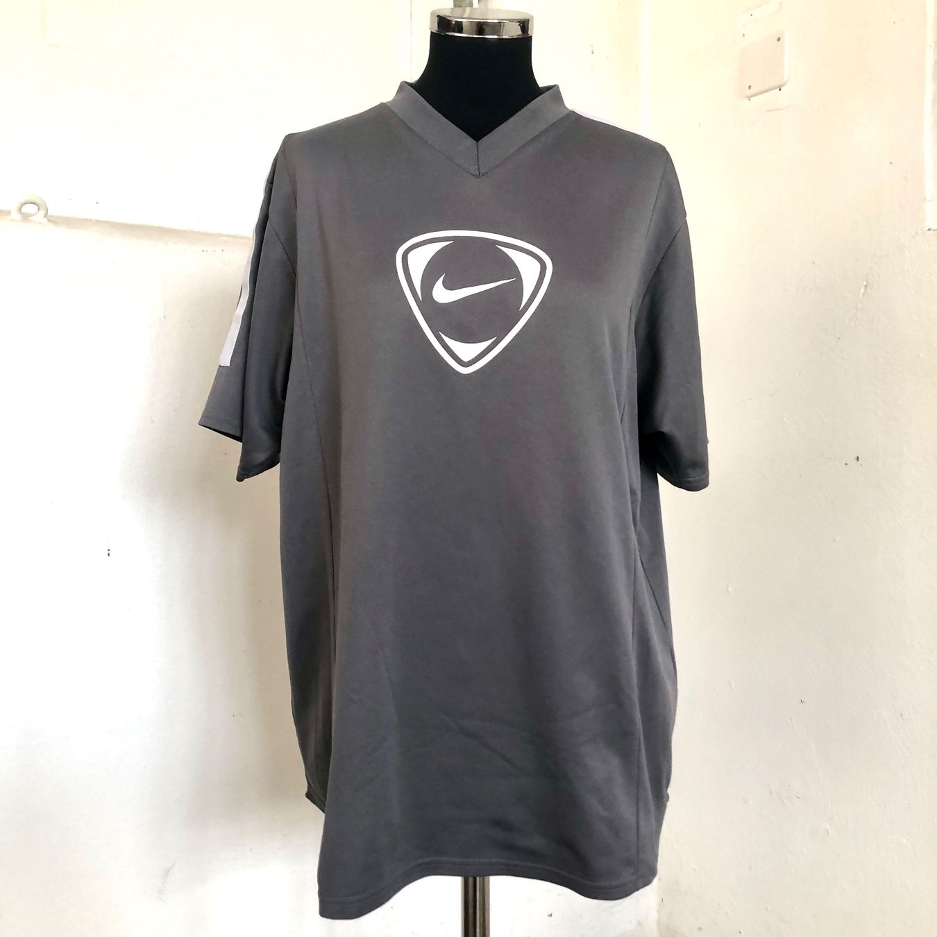 Nike Leibchen & Hosen: Vintage Nike Trikot, Grösse XL – Gebraucht aus Brienz BE von Kokolea84