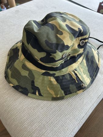 2 new army hats size 60 and L 