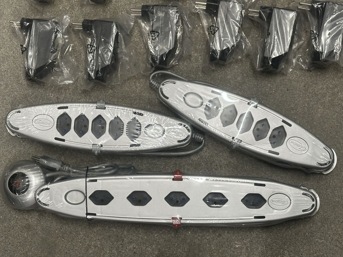 Spine: Abzweigstecker und Steckerleisten Set – Usato da Deitingen venduto da Himhip 1