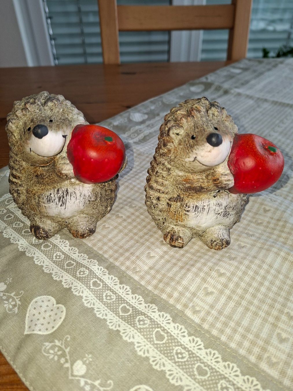 Statuette: 2 Dekofiguren Igel aus Terracotta bemalt – Usato da Rafz venduto da findelmundo68
