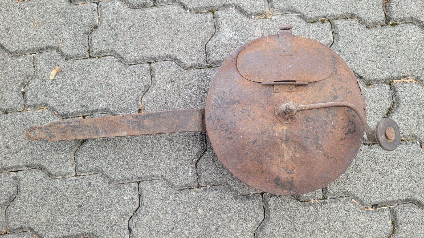 Pentole: Très ancienne casserole à torréfier – Difettoso da Bevaix venduto da pac_7gyt 1