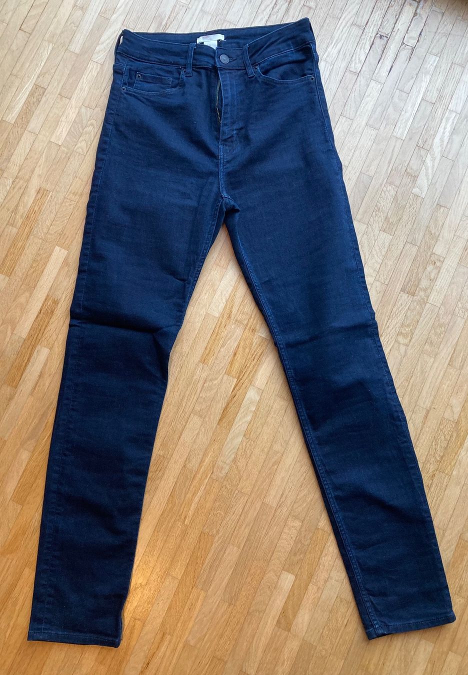 H&M Jeans: H&M Jeans, dunkelblau, Gr. S – D'occasion à Schlieren par cotopaxi06