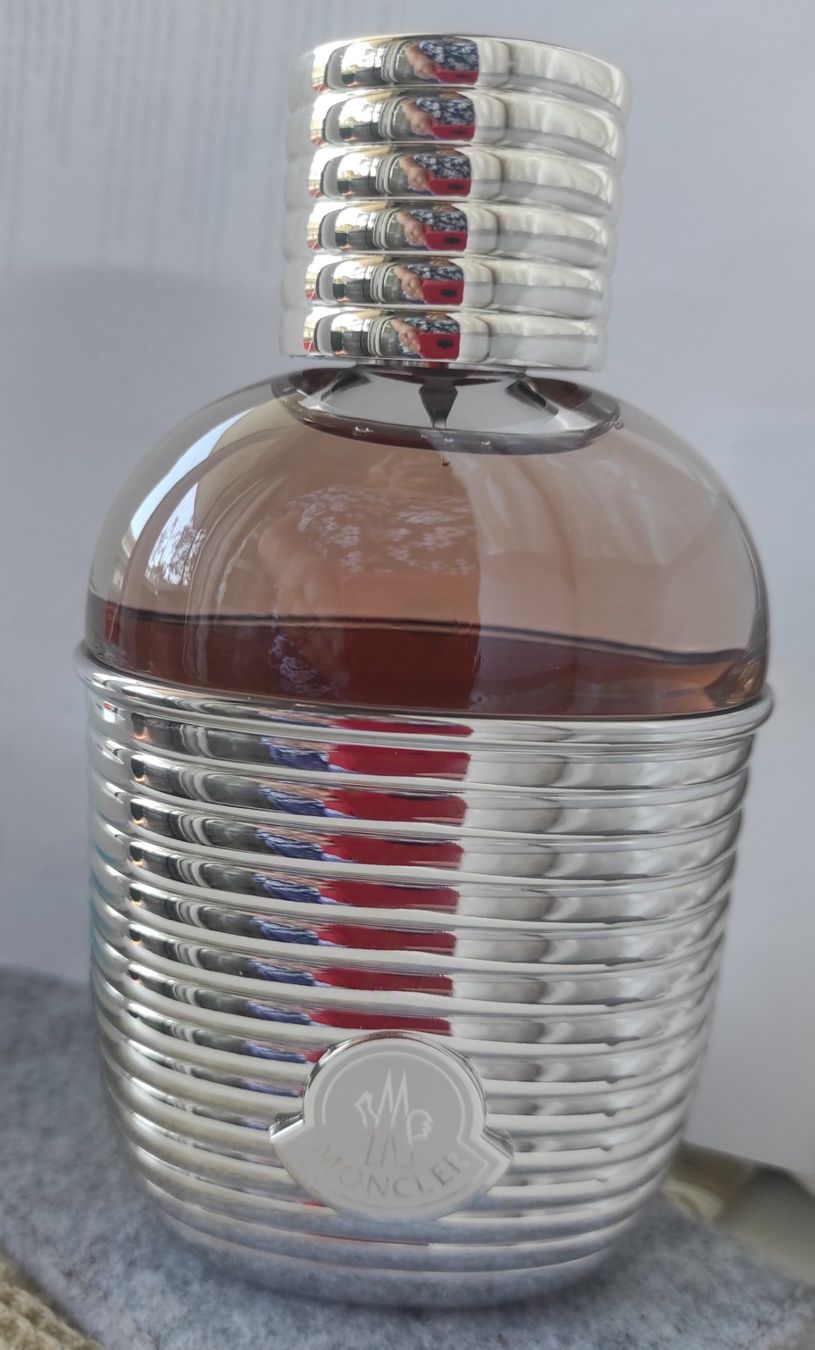 Moncler Parfum & Eau de Toilette: Moncler pour Femme 100ml – Neu (gemäss Beschreibung) aus Renens VD von cla_7zv5
