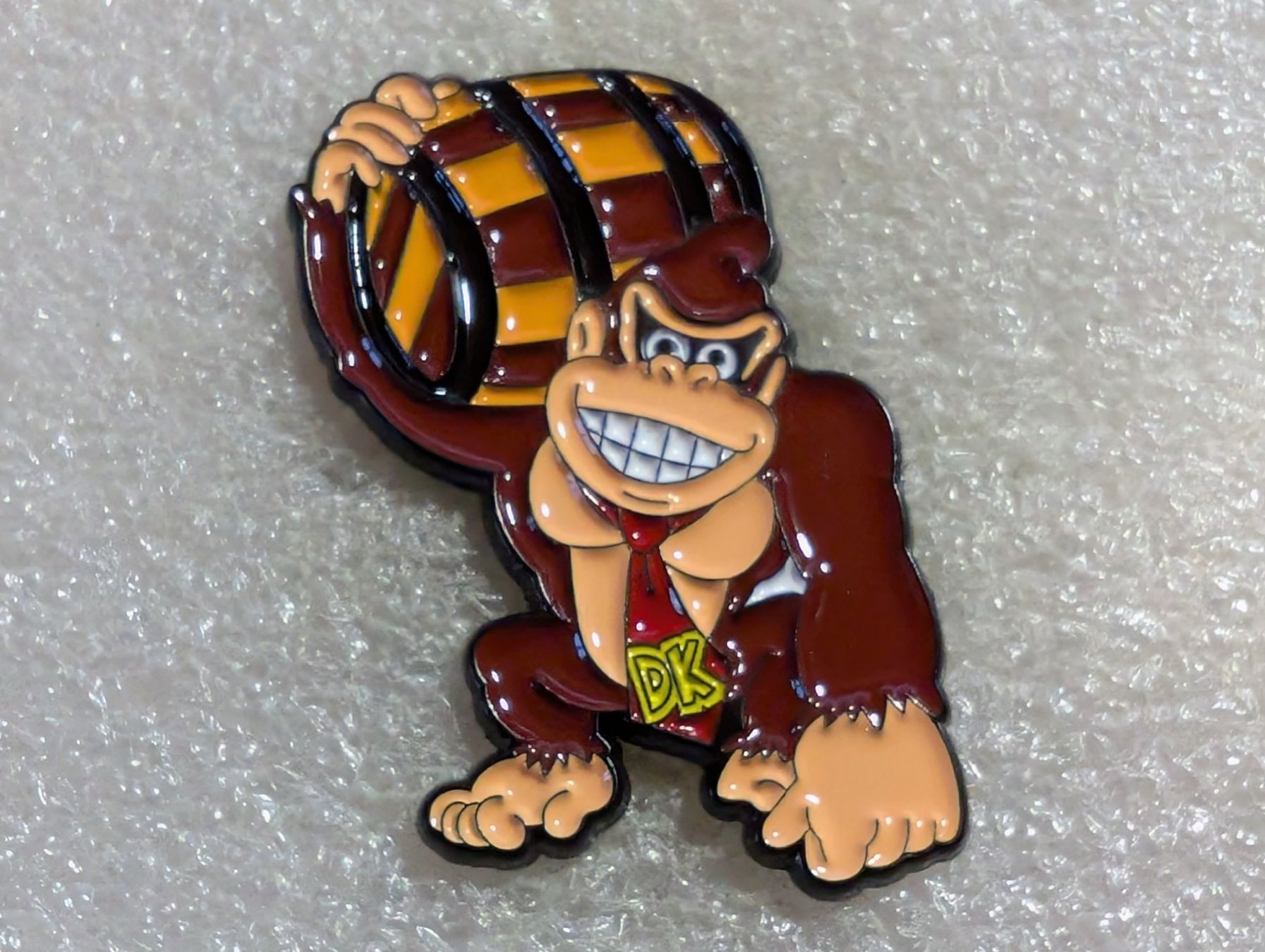 Placchette & Badge: Ansteckpin 90: Nintendo Donkey Kong – Usato da Oppligen venduto da Pin-Fall-Shop