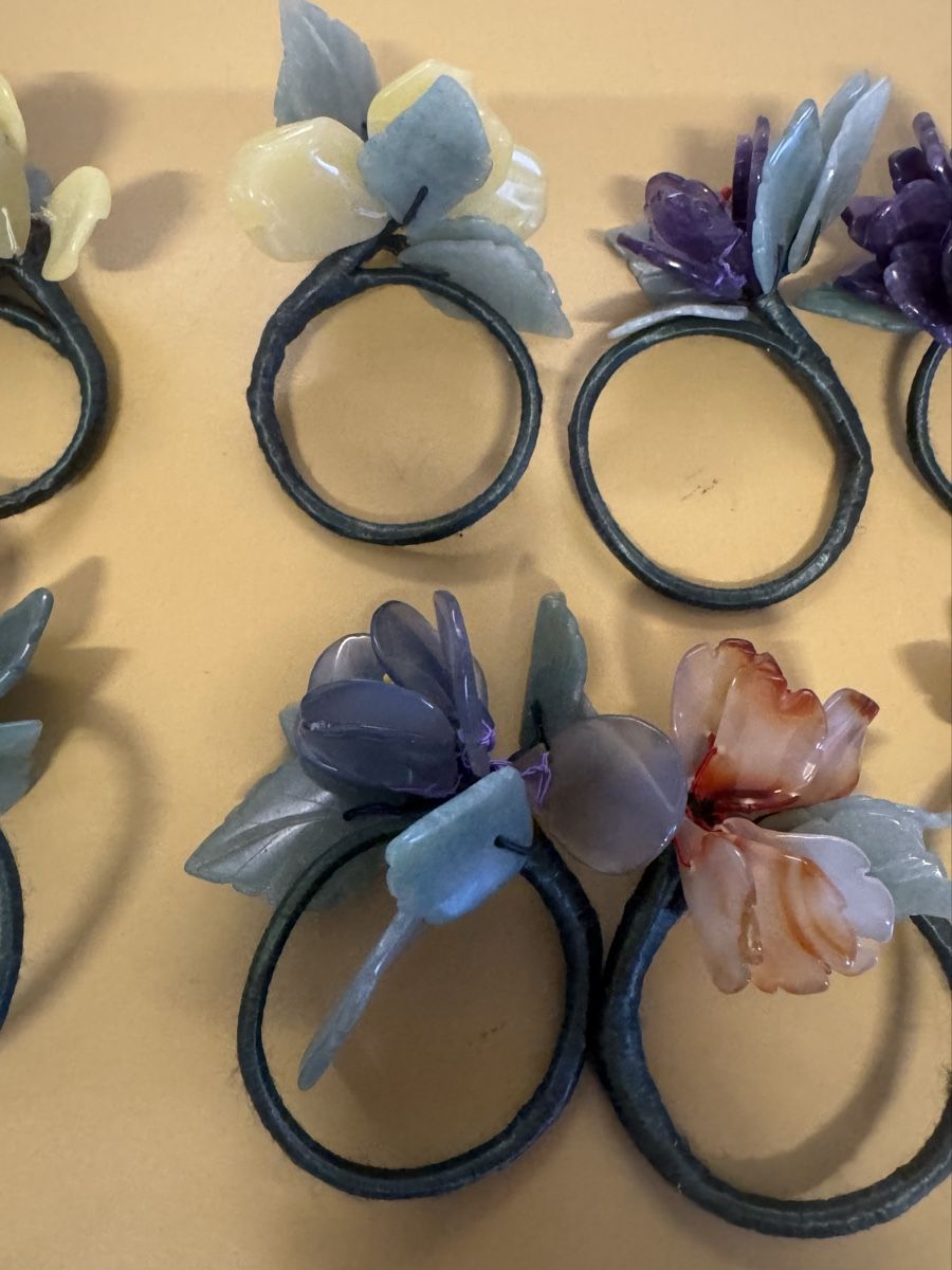 Altro in Decorazioni & Accessori: Serviettenringe Blumen 8 stk. Steinoptik  – Usato da Schlieren venduto da Freundlich02 3