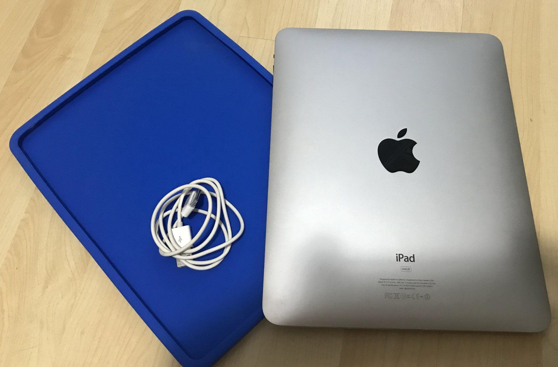Apple Tablet PC: iPad - 1st Gen - 64GB - silber - Model A1219 – Usato da Nussbaumen AG venduto da Senico 1