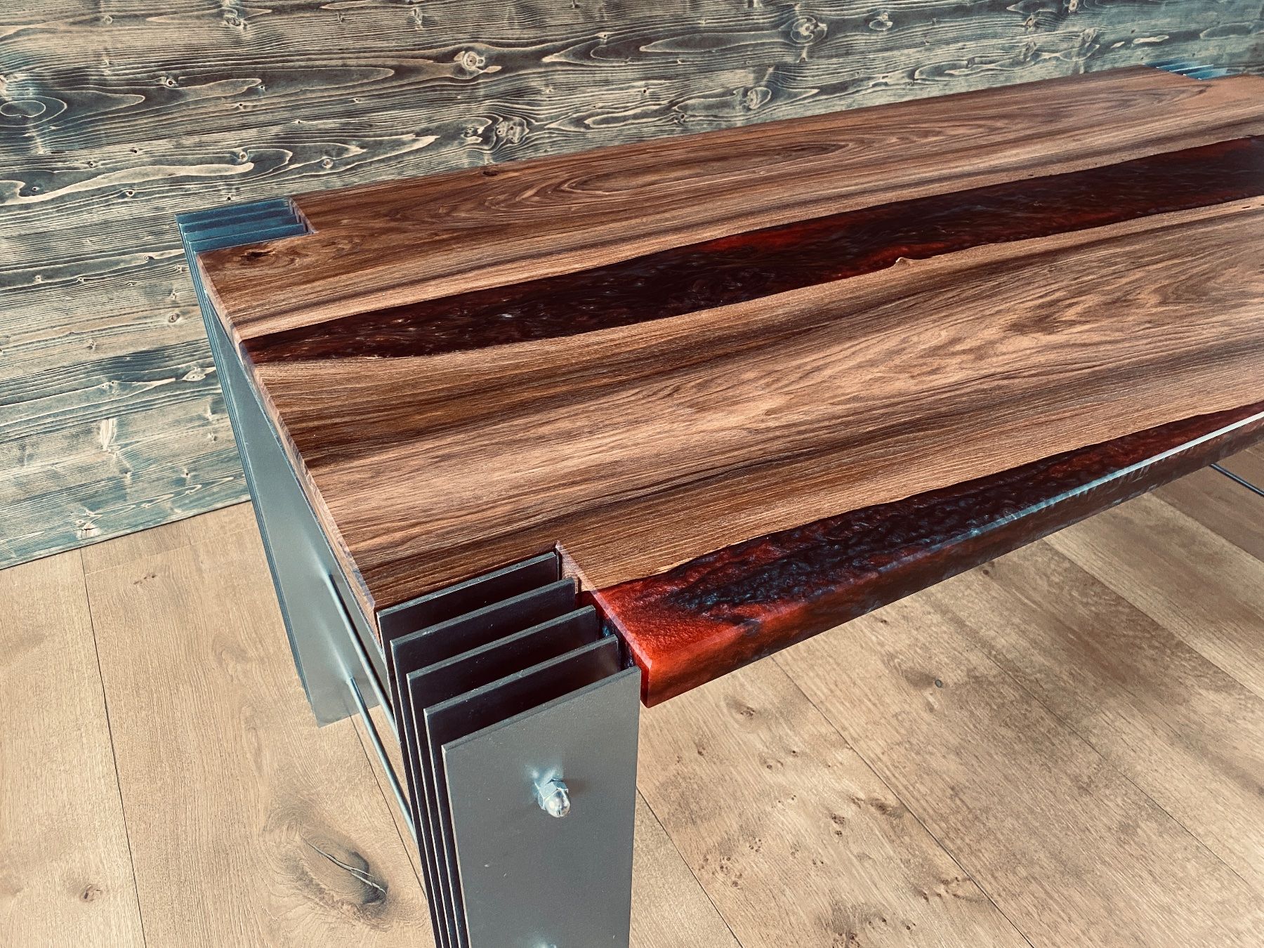 Tavoli: Nussbaum wood and epoxy dining table - beautiful & unique – Nuovo (secondo la descrizione) da Unterseen venduto da Drewski 1