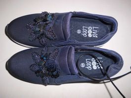 Sneakers en textile extensible P. 40
