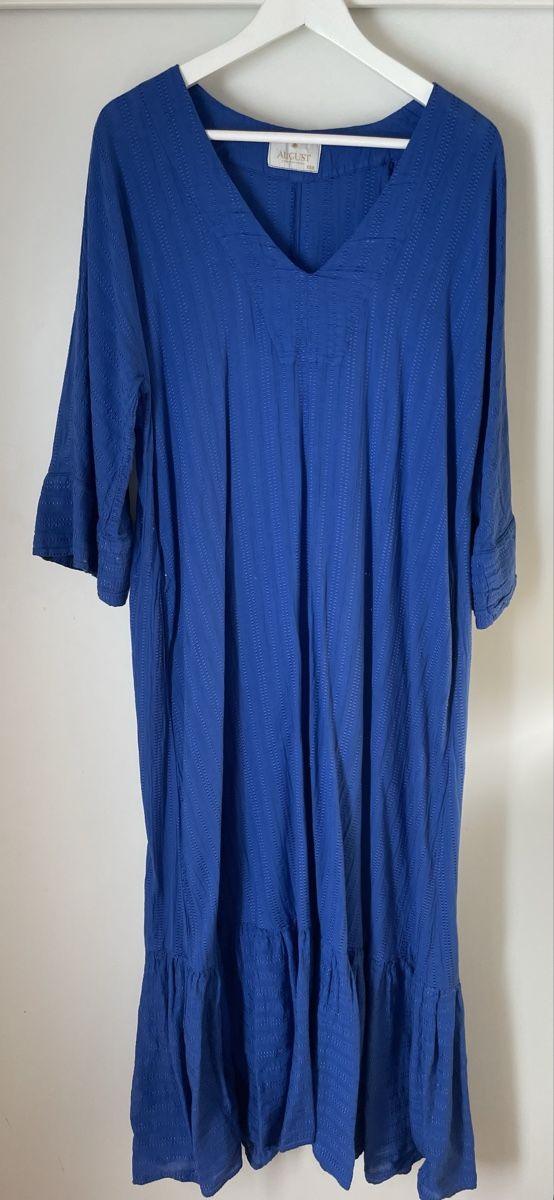 Robes: AUGUST Designer Kleid Grösse M – D'occasion à Worben par Fesera