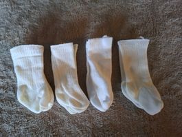 4 Paar neue Puppensöckli