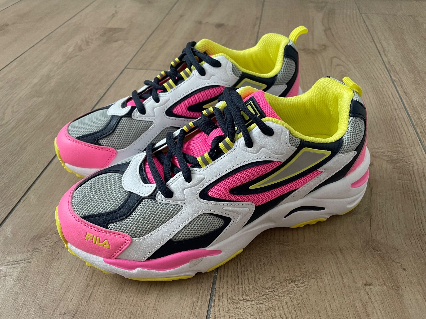 Fila Schuhe für Mädchen: Fila Turnschuhe Gr. 39 NEU – Neu (gemäss Beschreibung) aus Waltenschwil von hansnine