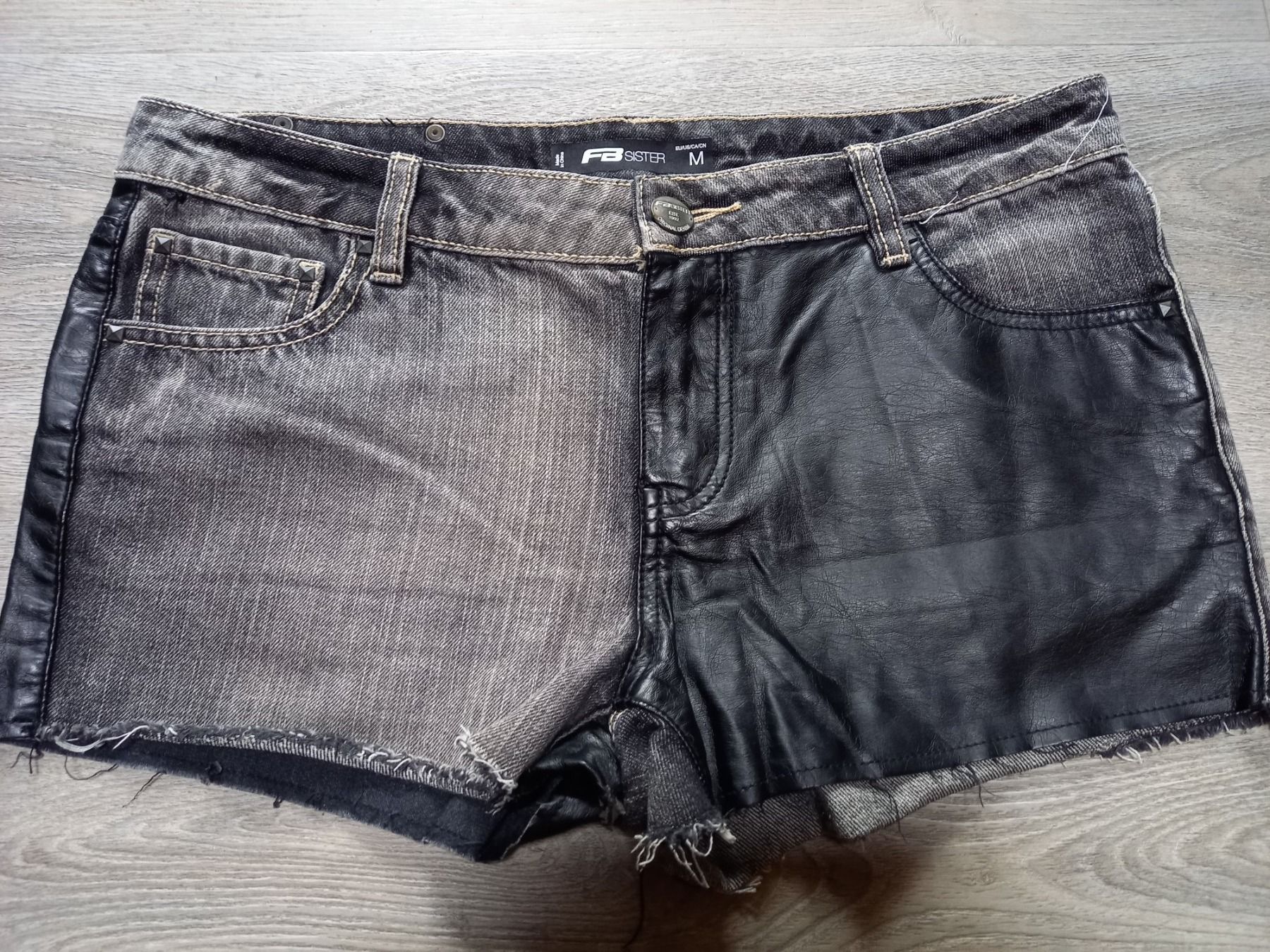 Hosen: Kurzhose  M/L – Gebraucht aus Bätterkinden von Elefantenzoo