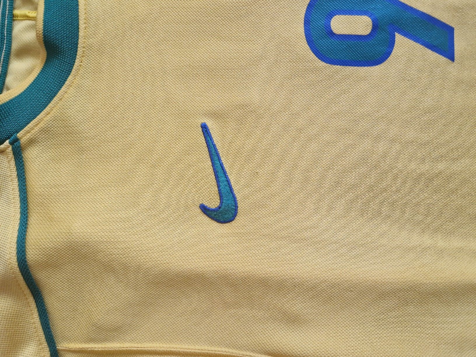 Nike Leibchen & Hosen: Maillot Officiel Ronaldo 1998 – Gebraucht aus Les Acacias von S.Vieira 2