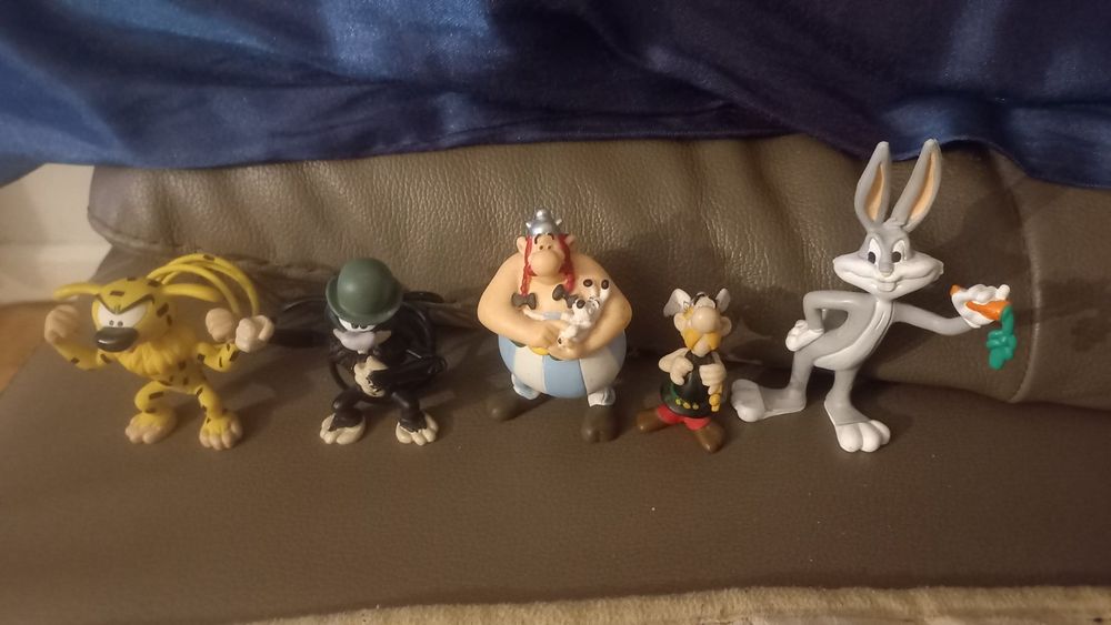5 Minifiguren Asterix,Obleix,bugs bunny (Gebraucht) in Aarburg für CHF ...