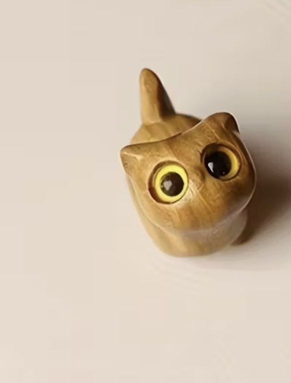Statuette: Kleines Holzkätzchen mit gelben Augen – Nuovo e nell'imballaggio originale da Saanen venduto da SoniaMichaela