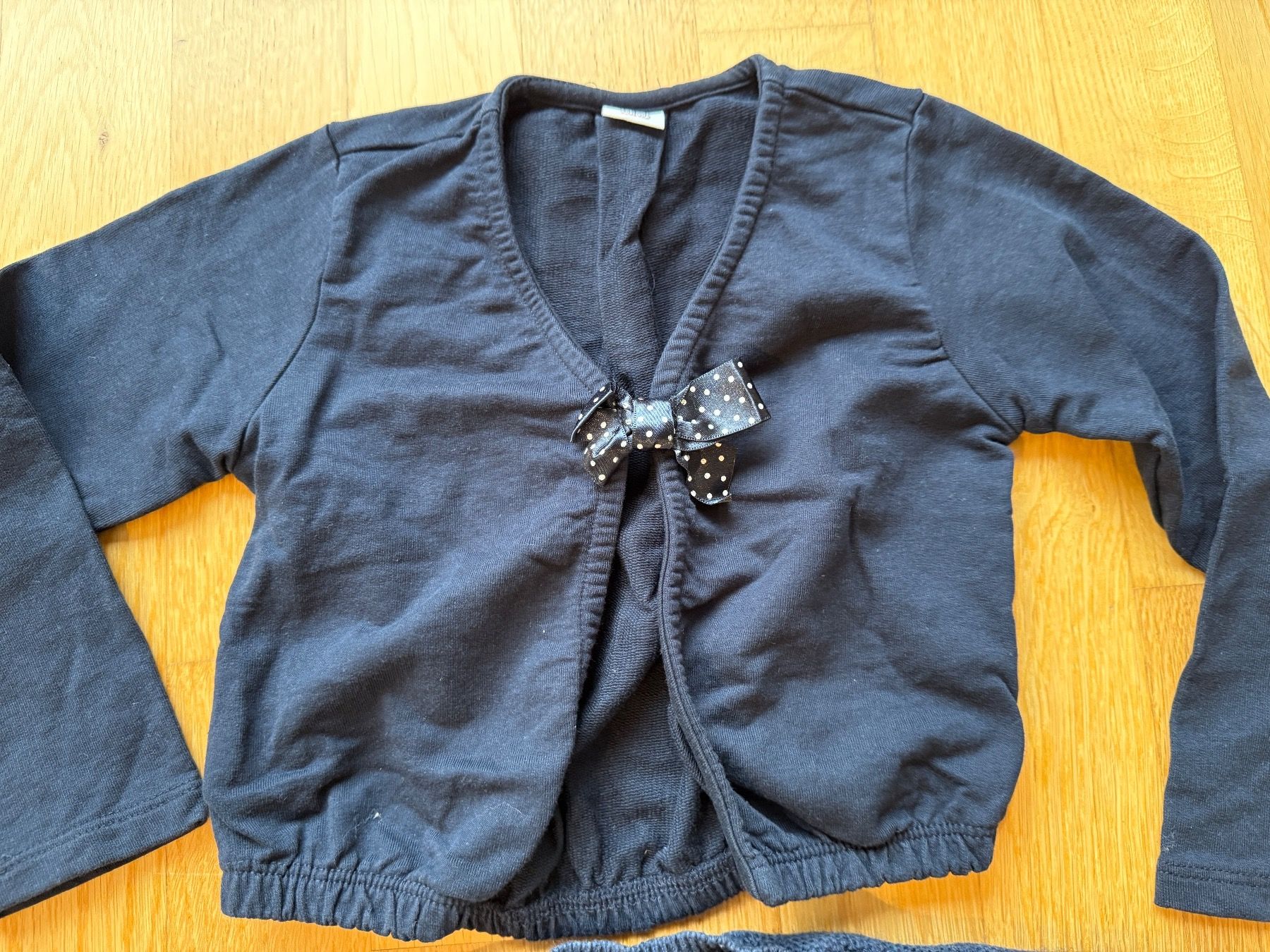 Maglioni & Felpe: Kleiderpaket Mädels #1, Grösse 104 - Pullover (x2) – Usato da Baden venduto da polveres 2