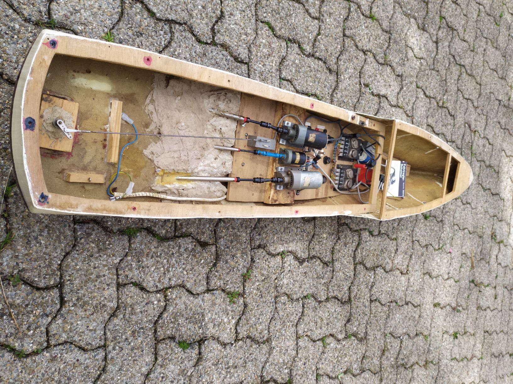 Modellismo RC: Model Ship - Perfect for Summer Fun! – Usato da Hinwil venduto da Ehretstock8 5