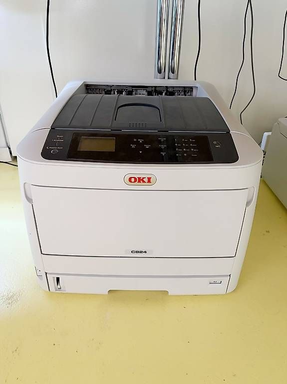 Oki Imprimantes: OKI C824, Farbe, Laser A4 + A3 – D'occasion à Basel par beltonaddict