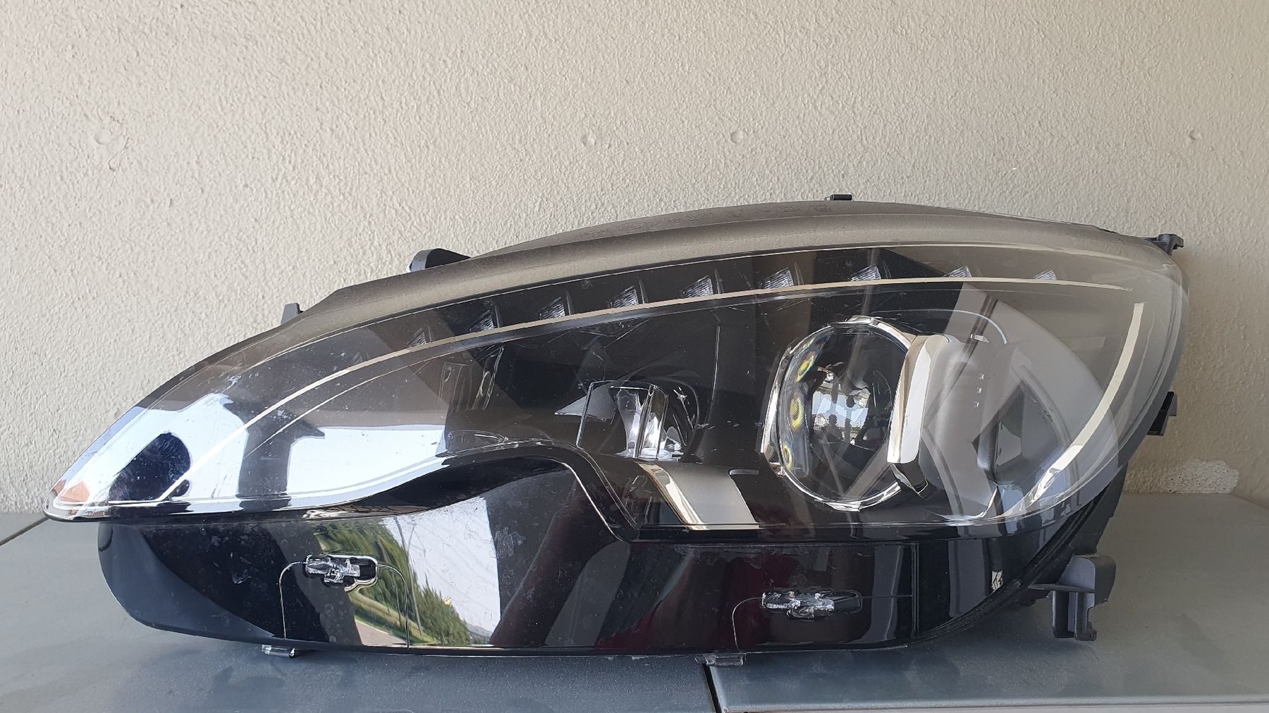 Peugeot Fari: Peugeot 308 Scheinwerfer links, full LED – Usato da Kerzers venduto da Hemingway_Motors