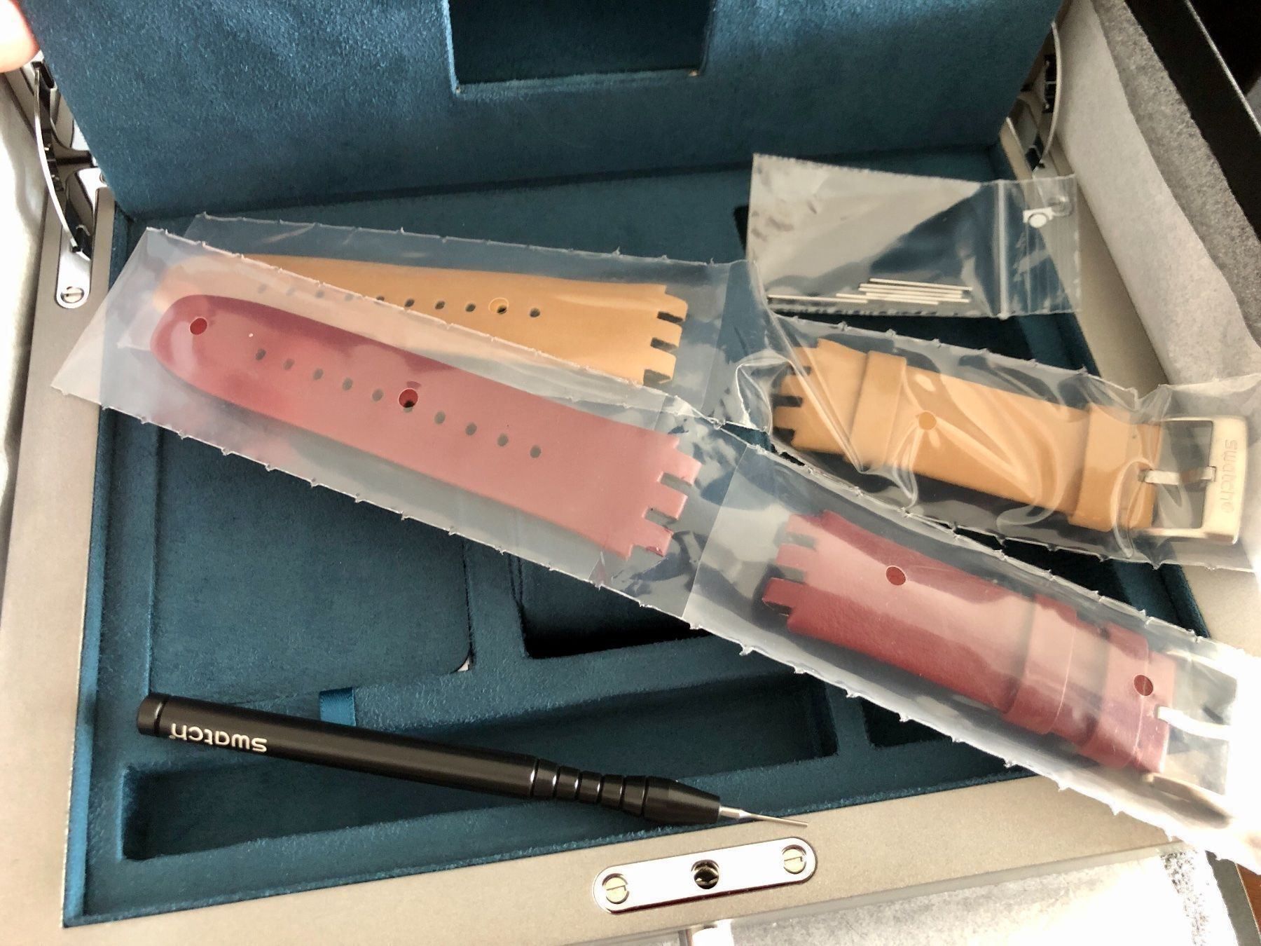 Swatch Orologi: SWATCH FlyMagic "Red Surprise", Ltd.Ed. 500 p., mechanical – Nuovo e nell'imballaggio originale da Le Mont-sur-Lausanne venduto da LycaGallery 8