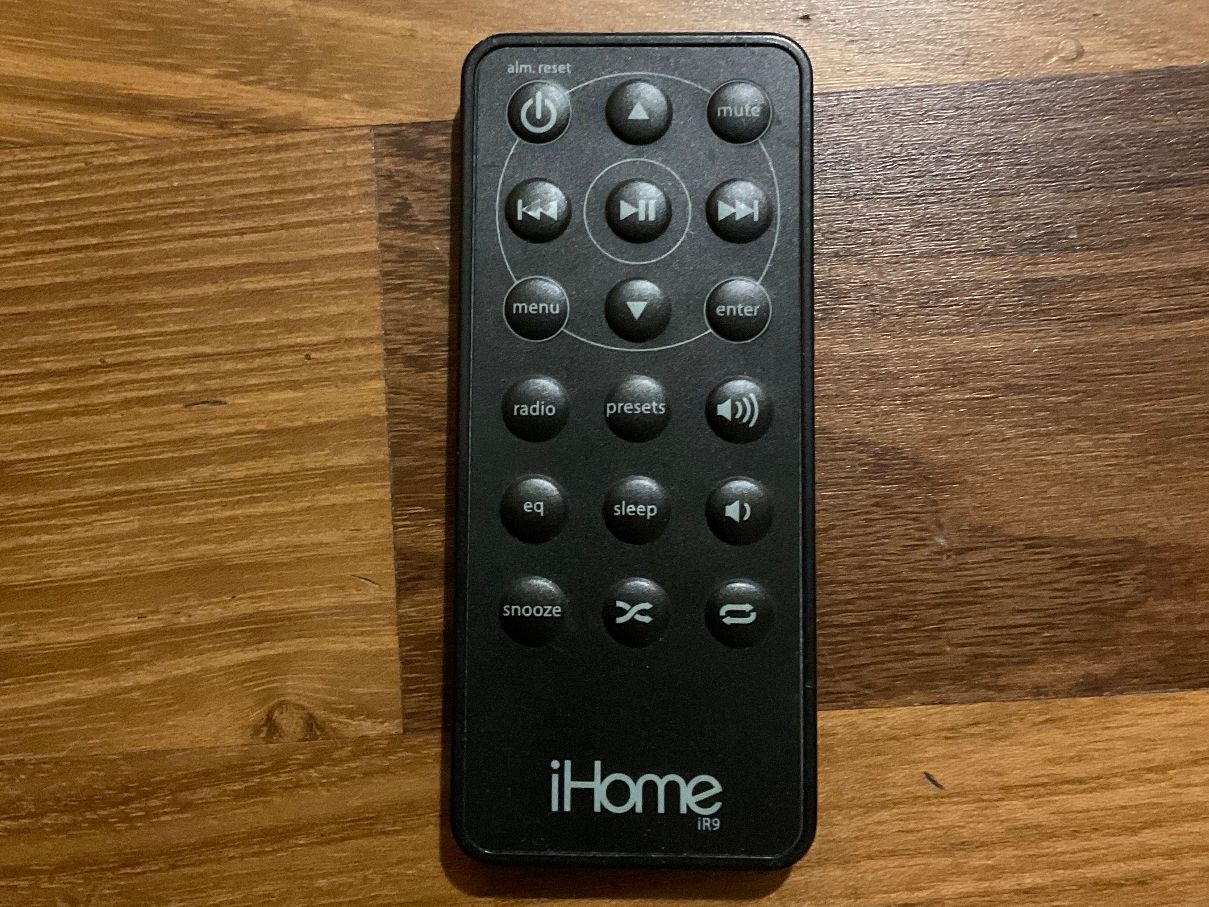 Wecker: iHome iP9GRE Radiowecker & Dock – Gebraucht aus Marly von St._Benny_John 4