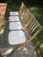 Lot de 4 chaises de jardin en bois, stables et confortables.
