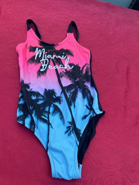 Badekleider & Bikinis: Mädchen Badekleid 134/140 – Gebraucht aus Bergdietikon von antovale