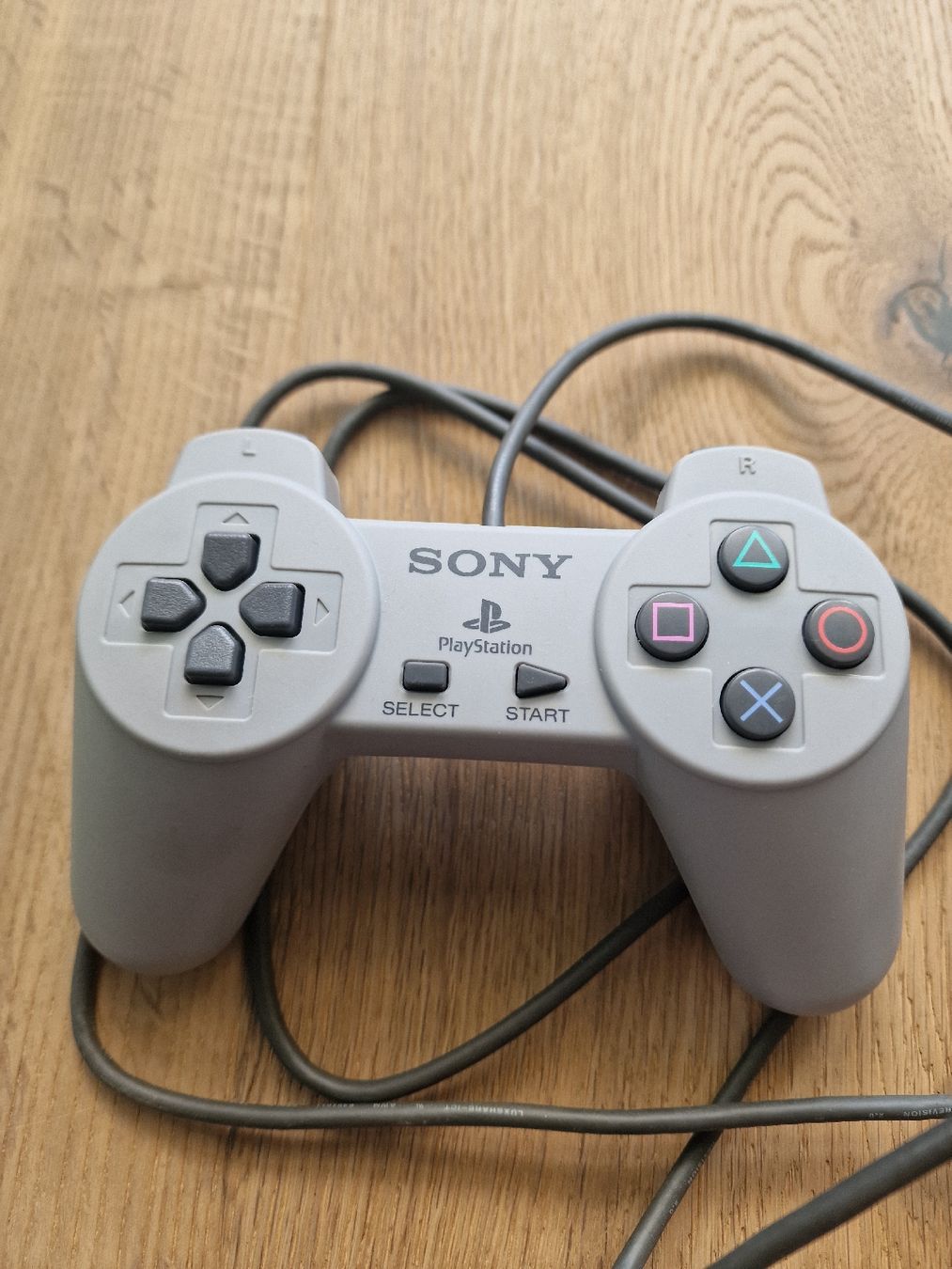 Sony Consoles: Sony PlayStation Classic mini Konsole mit OVP und Controller – D'occasion à Fahrwangen par luk_bhw7 8
