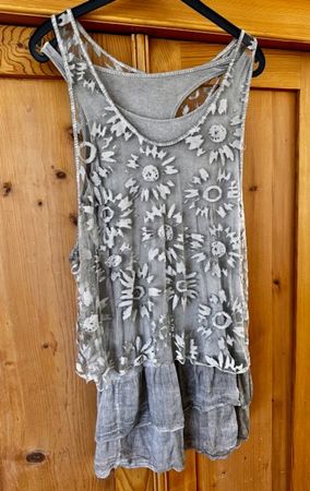 SOMMERLICHE TOP -  2 TEILIG MIT 30 % SEIDE UND 70% VISKOSE