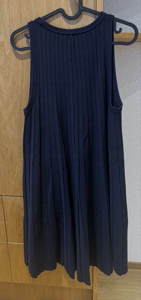 Cos Vestiti: COS Navy Blue Dress – Usato da Dinhard venduto da emi_6jdk 1