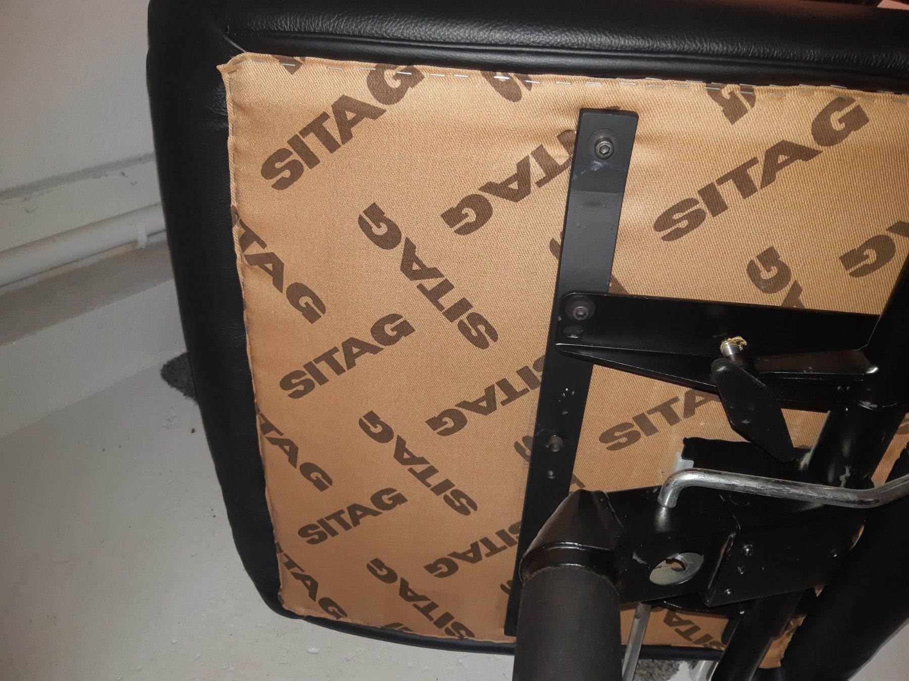 Sitag Poltrone: Büro-Chefsessel SITAG Leder – Usato da Volketswil venduto da Pitasch 7