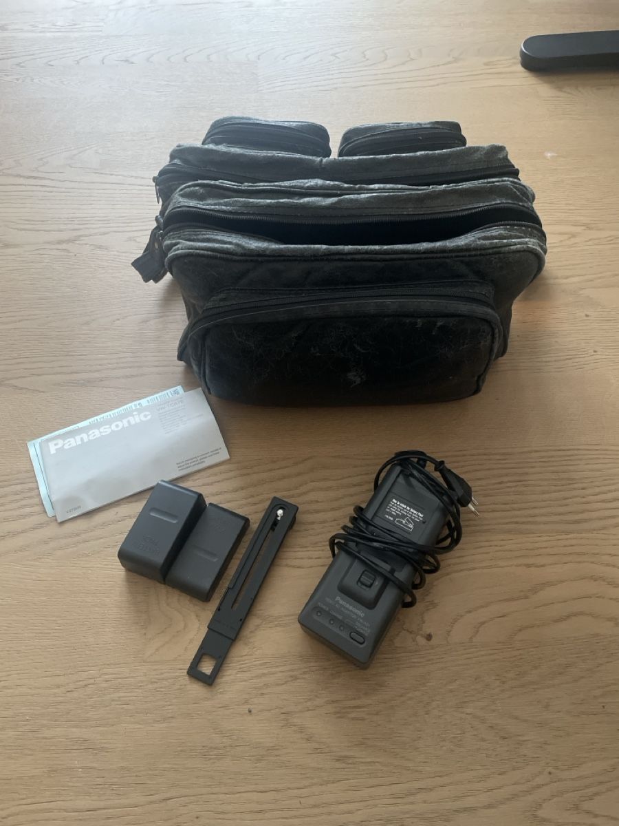 Panasonic Videocamere: Defekte Panasonic Videokamera - Bastlerobjekt oder Ersatztei – Difettoso da Sargans venduto da Didis 1