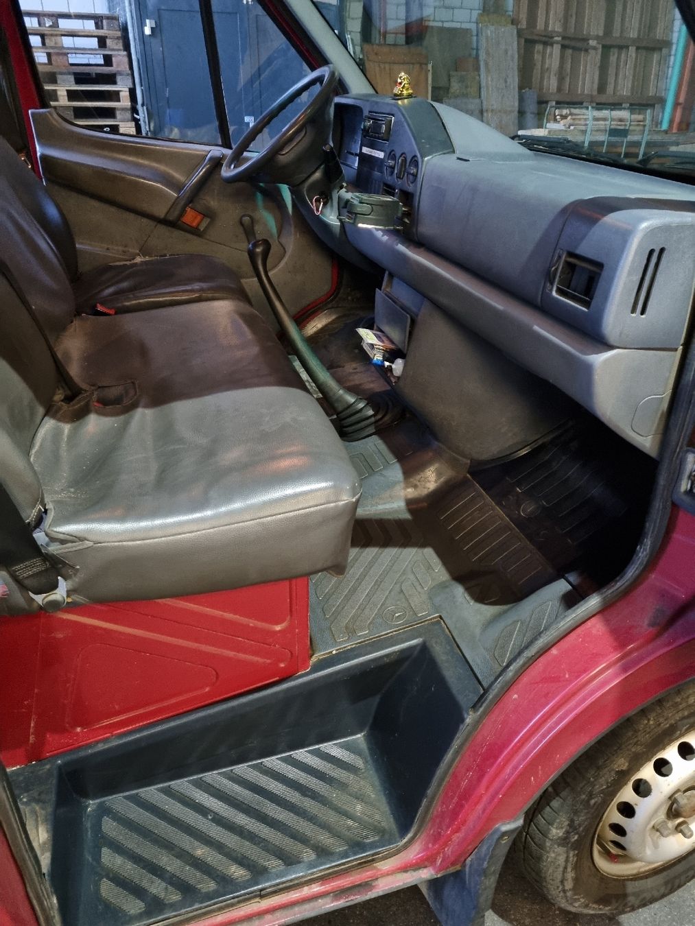 Mercedes-Benz Nutzfahrzeuge: Mercedes Benz 210 D – Gebraucht aus Ormalingen von  8