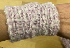 *SALE* Pulswärmer 👐 - Lila / Weiss - handgestrickt - NEU