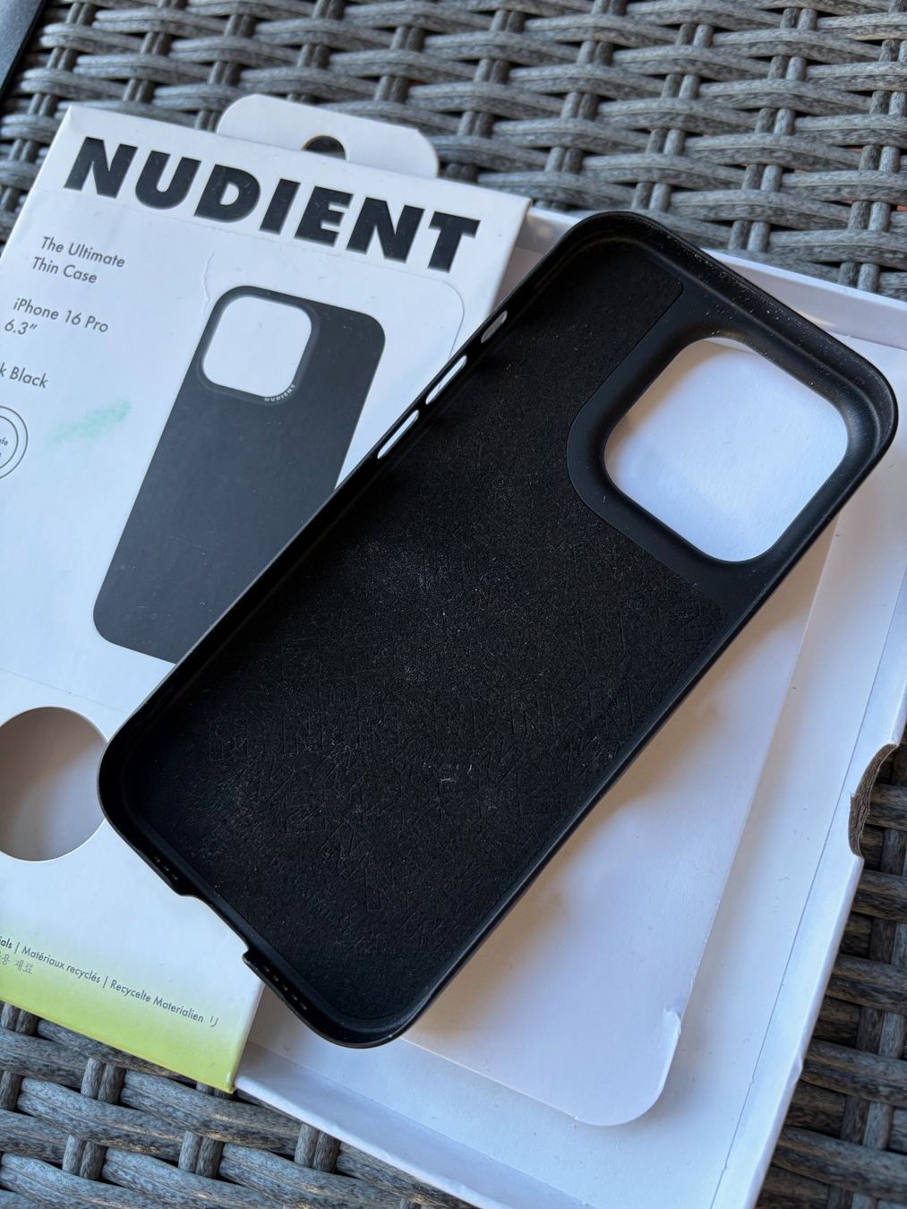 Cover & Protezioni schermo: iPhone 16 Pro Hülle / Cover / Case - Nudient – Usato da Thalwil venduto da LeCh1ffre 1
