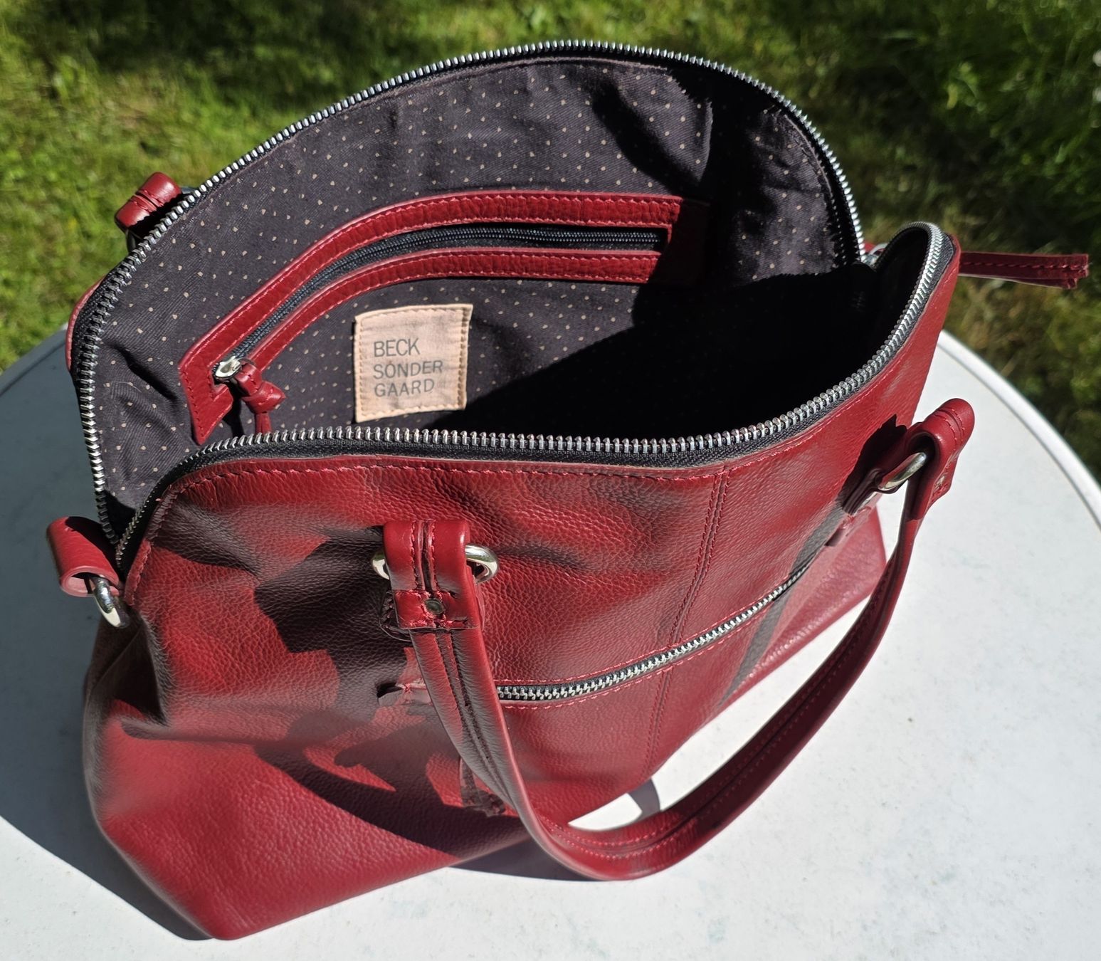 Becksöndergaard Borse da donna: Beck Söndergaard Ledertasche, rot, Top Zustand! – Usato da Madetswil venduto da rolfmartin