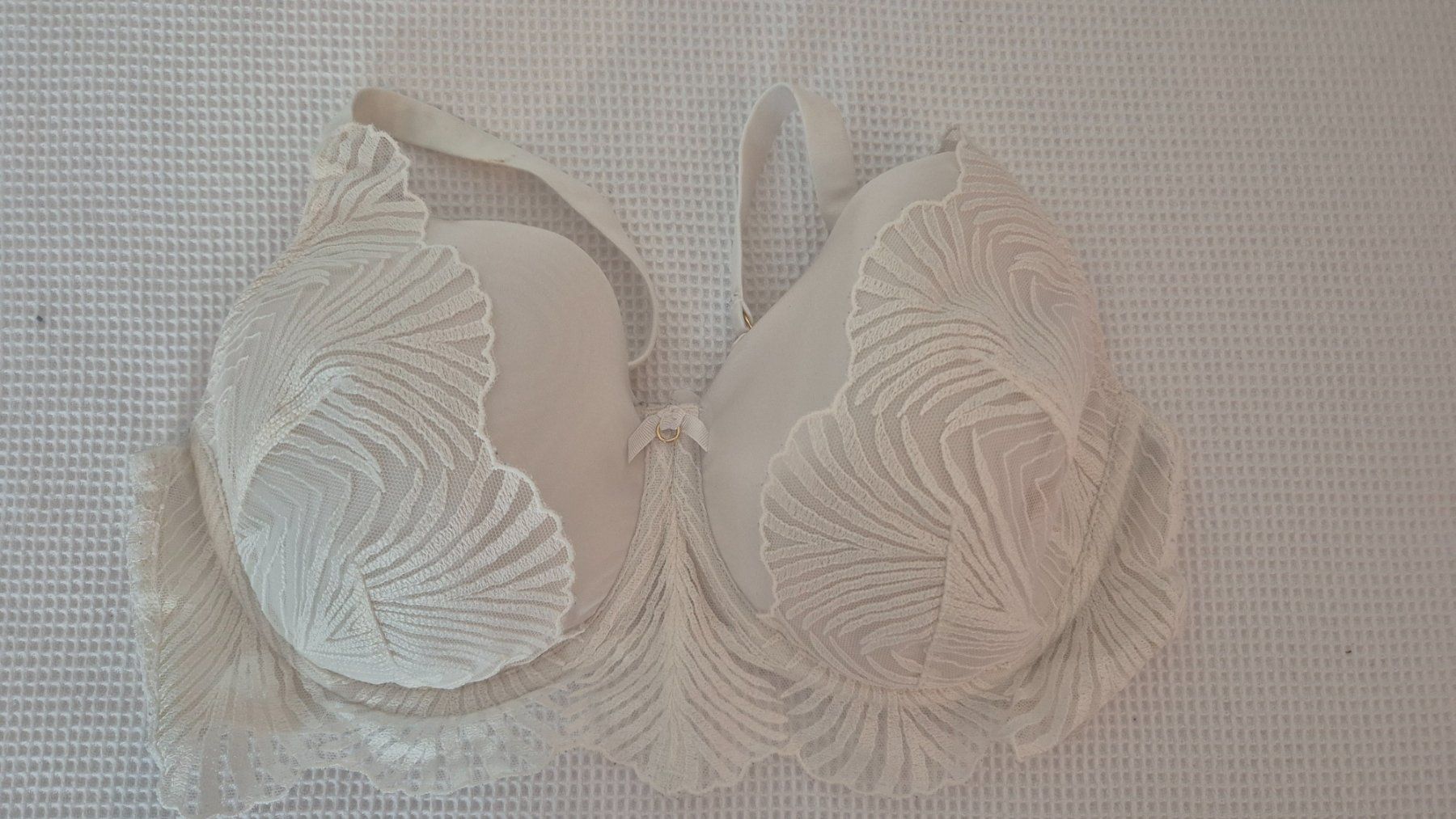 Beldona Altra biancheria intima: Beldona BH, Elfenbein, Grösse 85E, mit Spitze, Top! – Usato da Wädenswil venduto da frandzrh