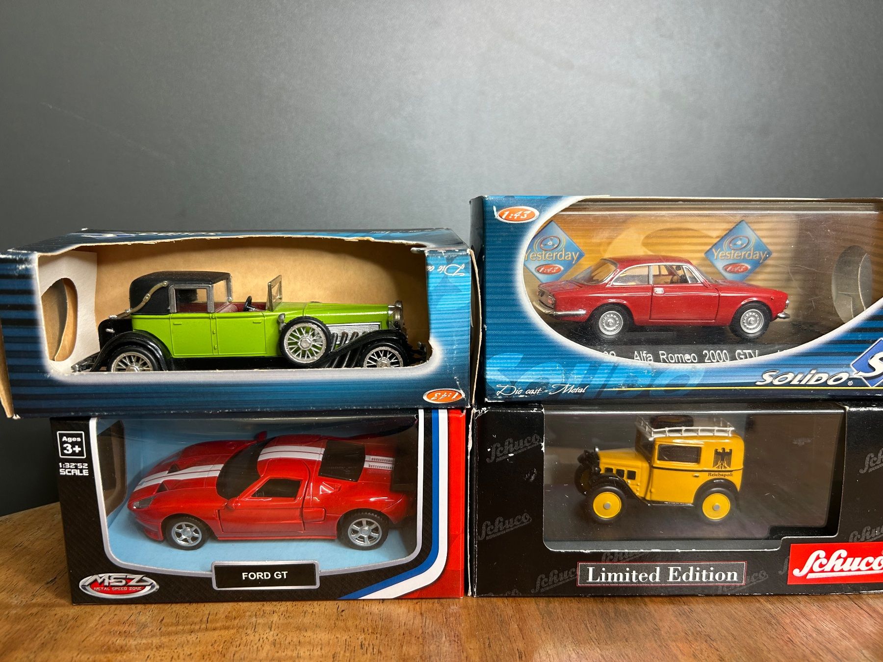 Modellini d'auto: Lot an vier verschiedenen Modell Autos – Usato da Otelfingen venduto da Yossi-68