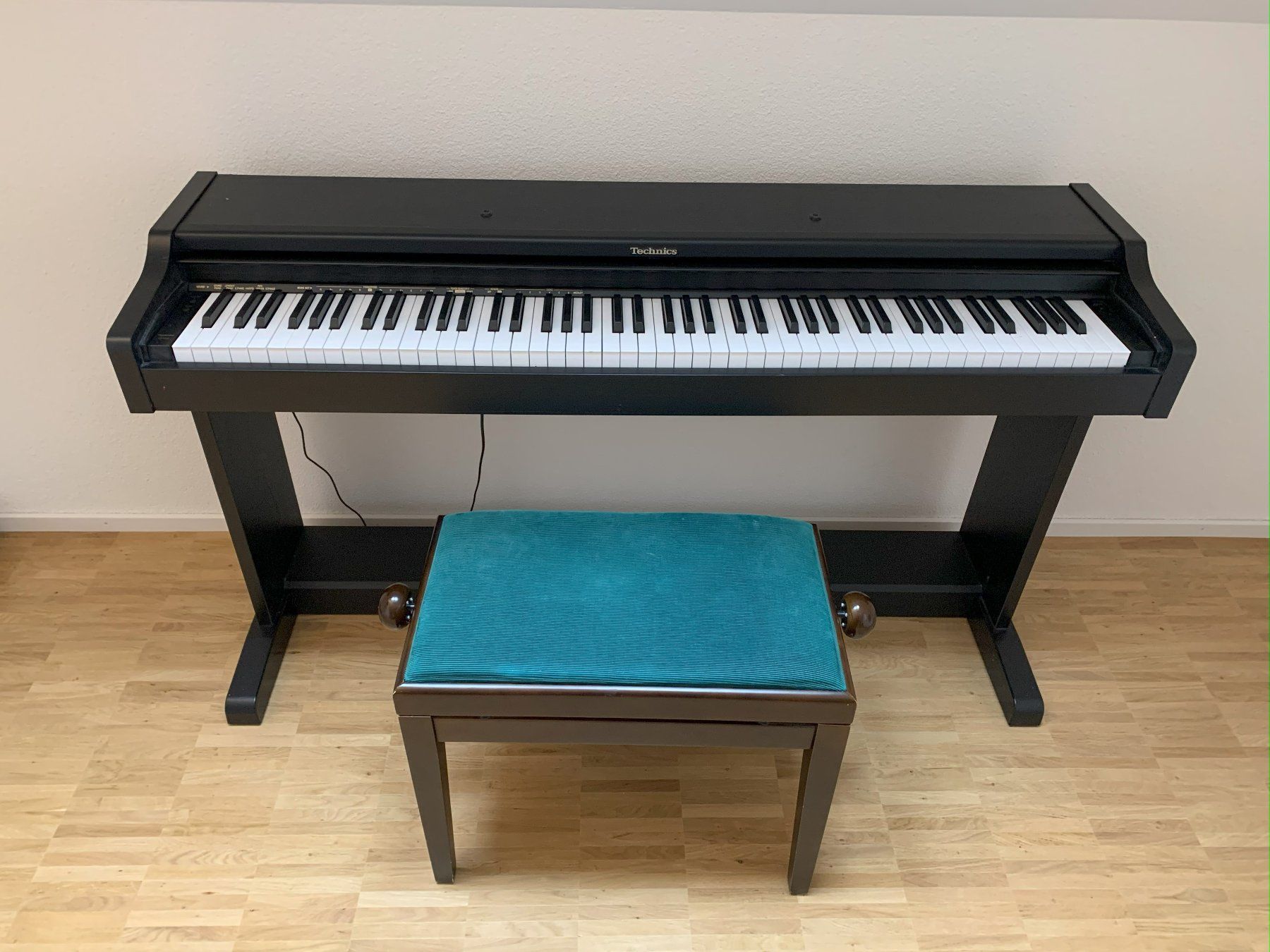 Musikinstrumente: E-Piano, Marke Technics SX-PC 25, schwarz – Gebraucht aus Willerzell von