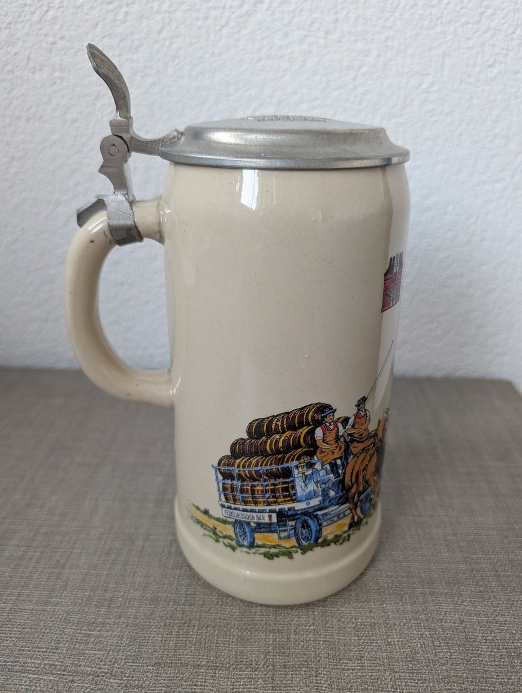 Feldschlösschen Bicchieri: Feldschlösschen Bierkrug 1 Liter – Usato da Bern venduto da DimiBern 1