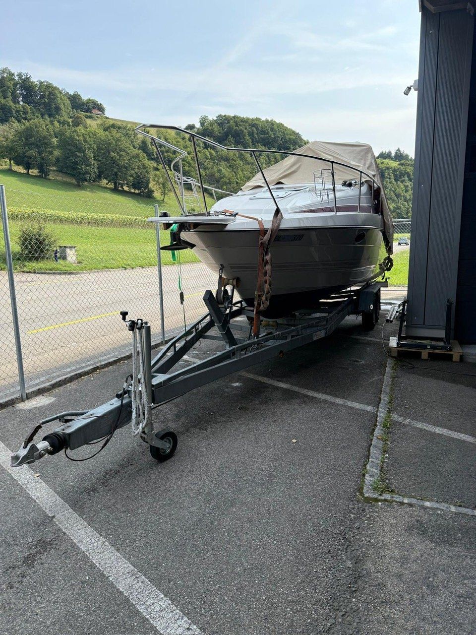 Maxum Boote: MAXUM 2500 SCR MOTORYACHT - HAFENPLATZ – Gebraucht aus Avenches von BOOTTRANSPORTE 1
