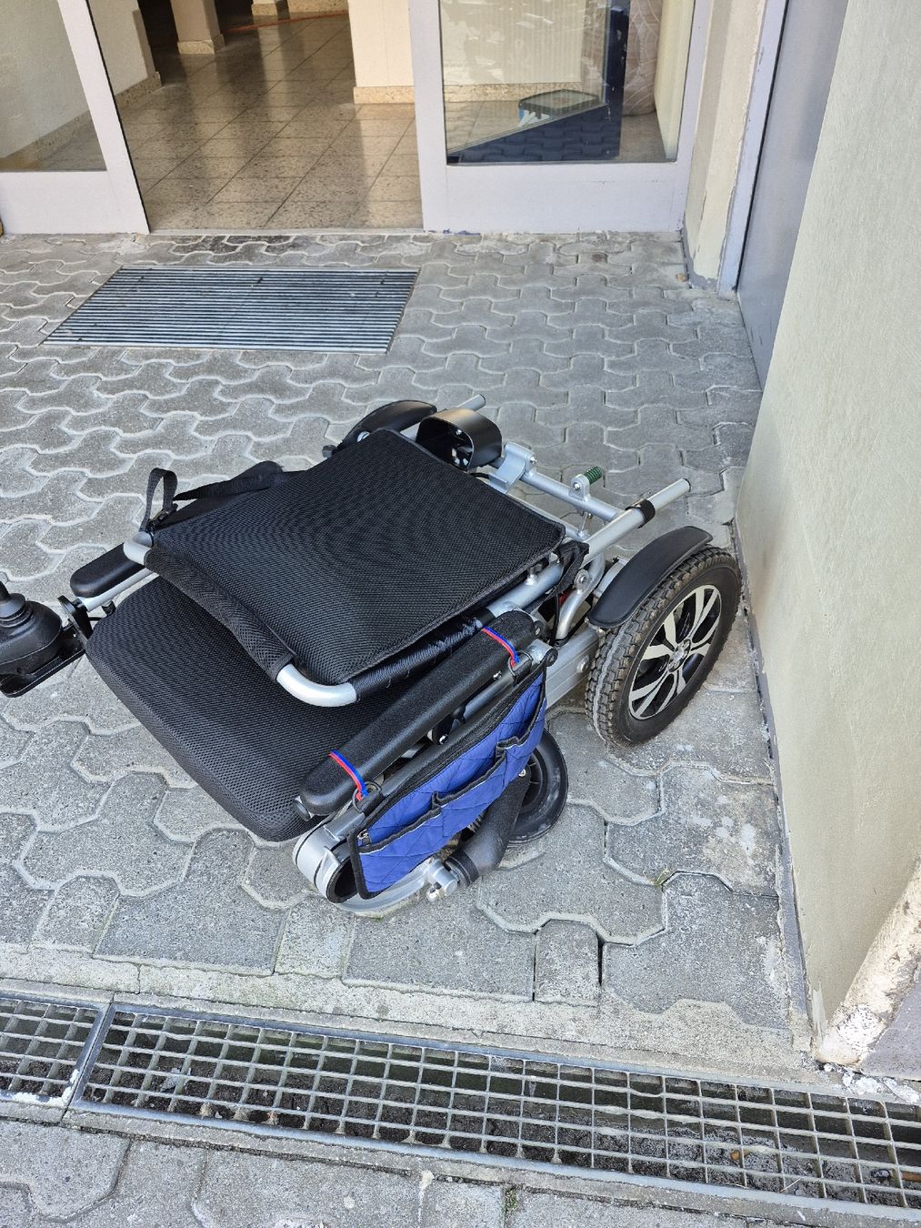 Rollstühle: Elektro Rollstuhl zusammen- klappbar. – Gebraucht aus Obernau von Trix50 1