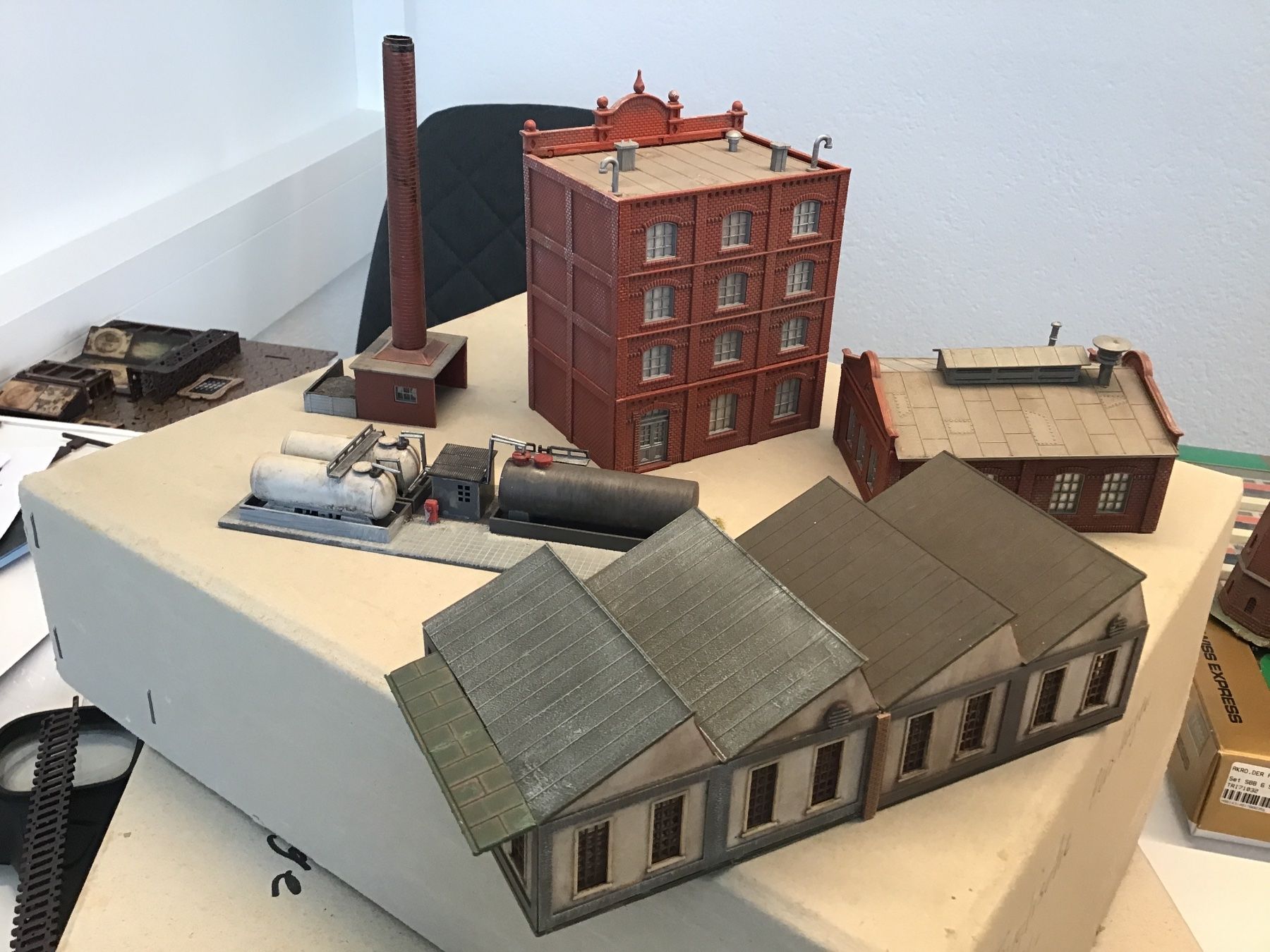 Modellini di ferrovie: SPUR N Fabrik mit Schornstein, GESUPERT – Usato da Männedorf venduto da Spezial-Modelle 4